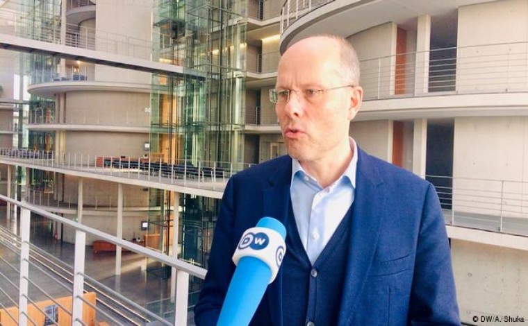 Politikani gjerman: Serbia jo në BE pa njohur Kosovën, shkëmbimi do të prek 35 mijë serbët në veri të Kosovës ?