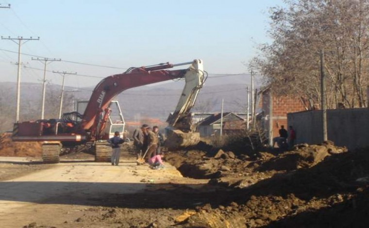 Ujërat e zeza të Kamenicës dëmtojnë tokat bujqësore të Bujanocit