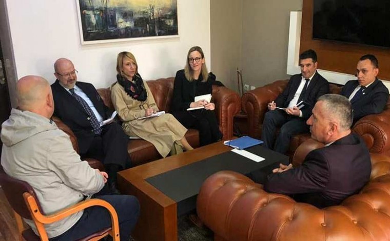 Kamberi takon komisarin për pakica Zanier,  kërkon integrim në institucione shtetërore