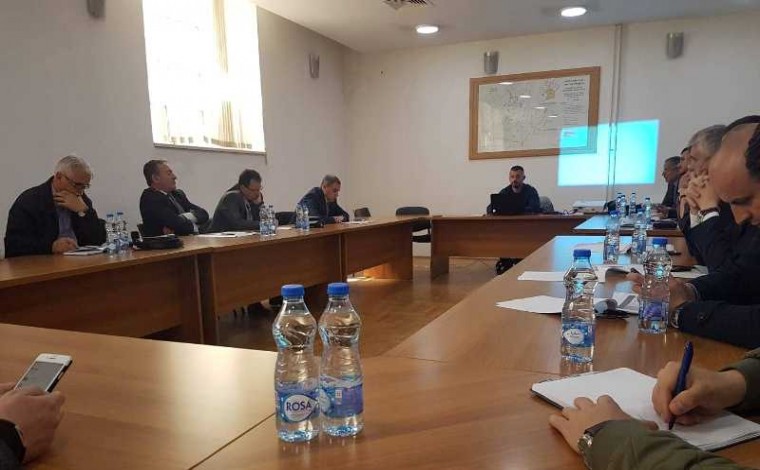 Mbahet tryezë, arsimi shqip me probleme të shumta