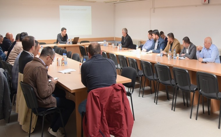Tryeza: Komuna e Bujanocit pa zbatim të kënaqshëm të gjuhës dhe shkrimit shqip