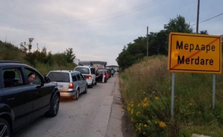 Mbi dy orë pritje në pikën kufitare në Muçibabë