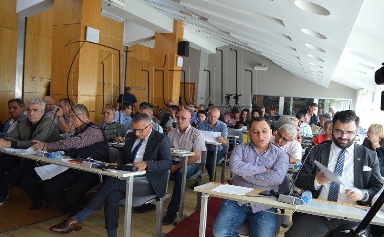 Debatet në Kuvend, PD: Të shkarkohet drejtoresha, PVD: Hipokrizi, vetëm për vota