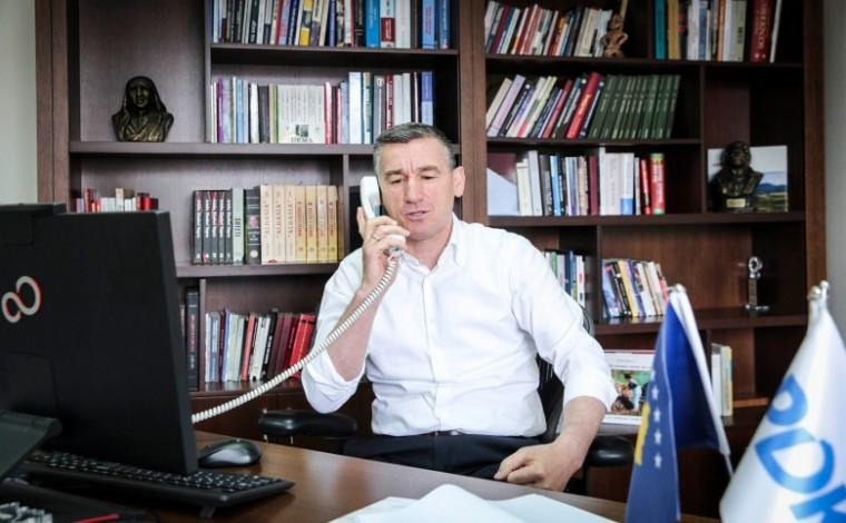 Kadri Veseli telefonon në Luginë për gjendjen e koronavirusit