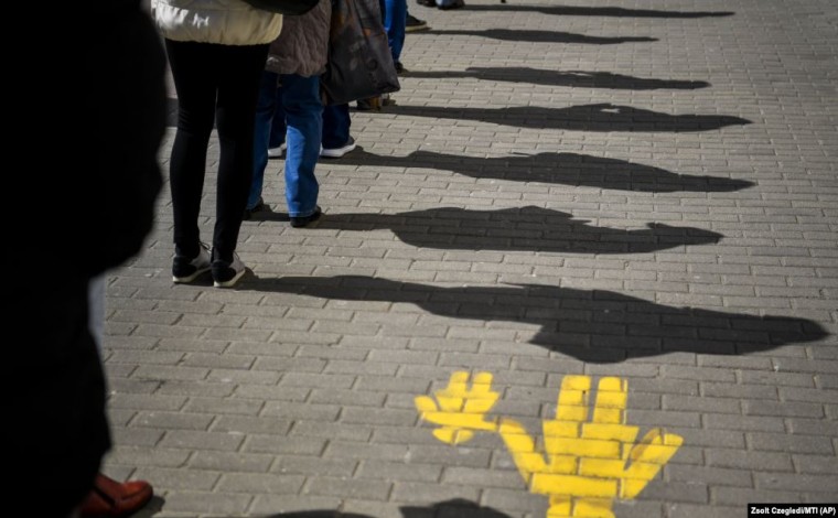 Distancimi social, “opsioni më efektiv” ndaj korona virusit (video)