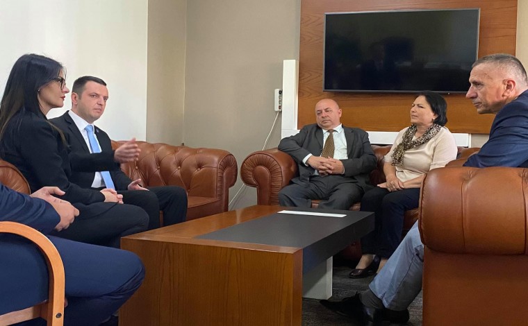 Deputetët popullorë në Bujanoc Kamberi e Beqiri mikpresin delegacionin e Kosovës