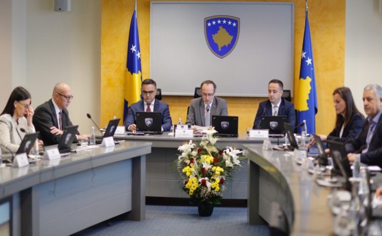 Qeveria e Kosovës ndan 70 mijë euro për blerjen e librave për nxënësit e Luginës
