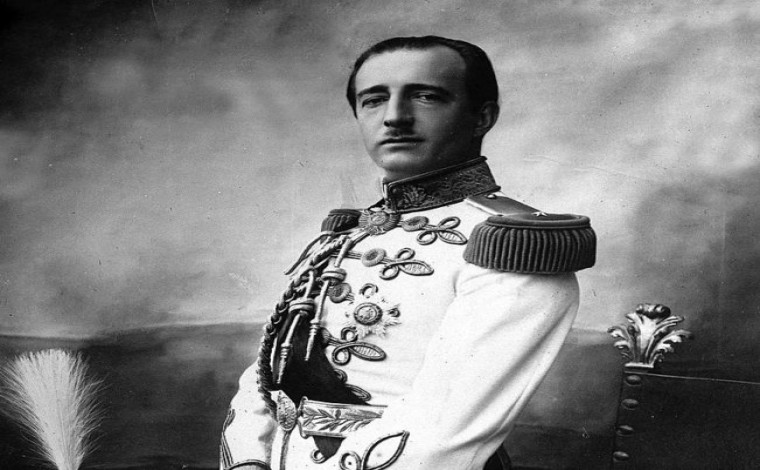 Vdekja e Ahmet Zogut, mbreti i shqiptarëve, karriera politike në Shqipëri dhe “shuarja” në tokë të huaj