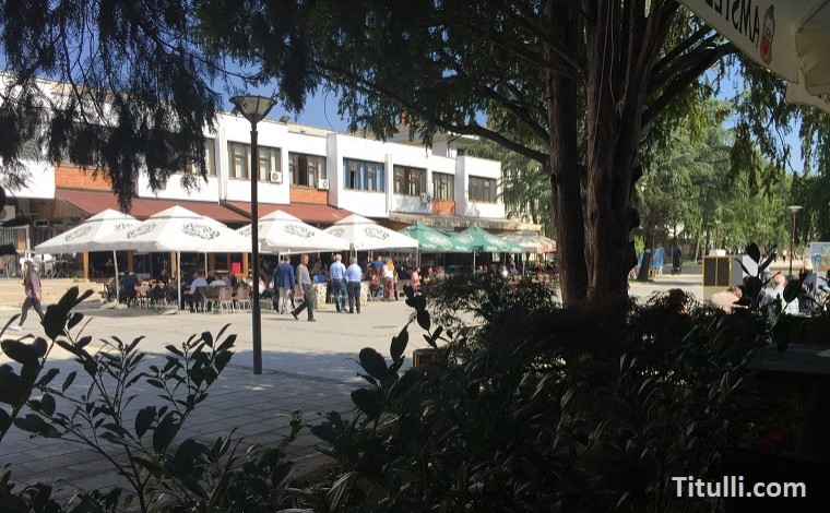 Masa të reja në fuqi: Kopshtet e kafeneve janë të hapura deri në orën 22 (lexo masat në detaje)