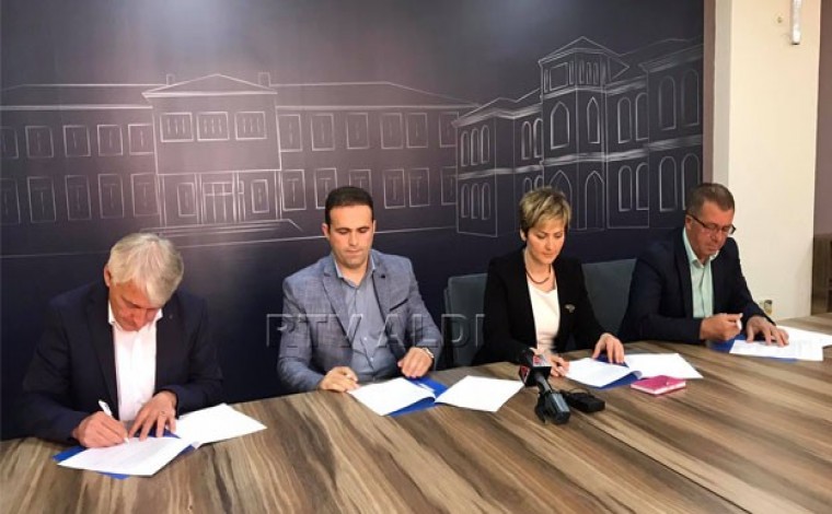 Nënshkruehet zyrtarisht marrëveshja për qeverisjen e ardhshme të komunës së Preshevës (video)