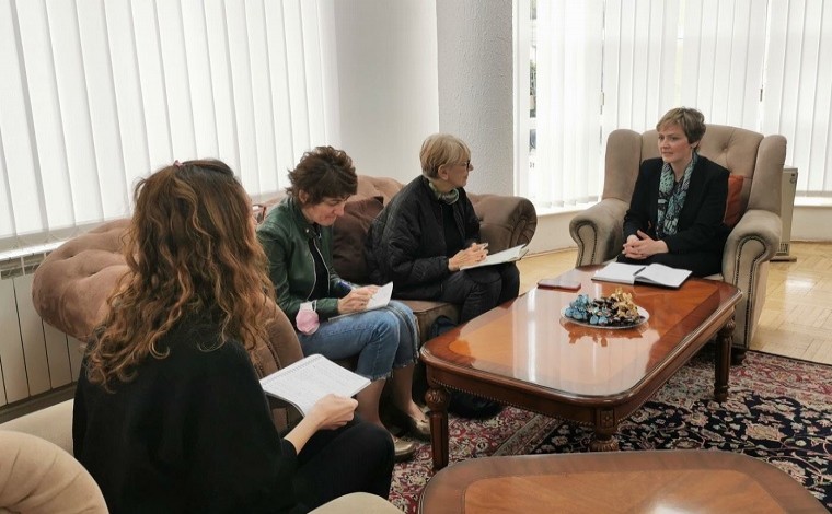Ardita Sinani pret delegacionin nga Komitetit të Helsinkit: Serbia pa interesim