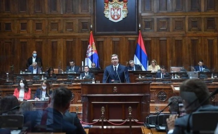 Vuçiq para deputetëve në Serbi: Nuk ka përparim sa i përket njohjes së diplomave Kosovë-Serbi