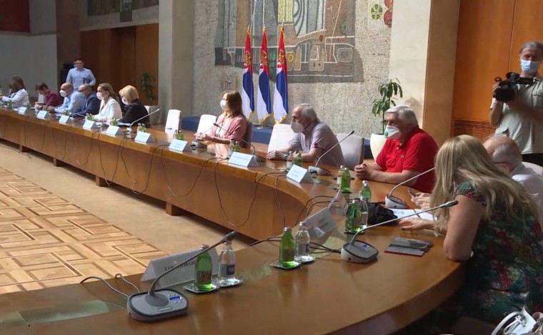 Shtabi i Krizave në Serbi: Rekomandohet doza e tretë e vaksinës për grupet e rrezikshme të njerëzve