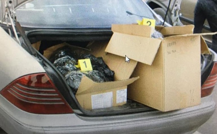 Policia e Gjilanit arreston tre persona, mbi 11 kilogram narkotik në veturën me tabela VR (foto)