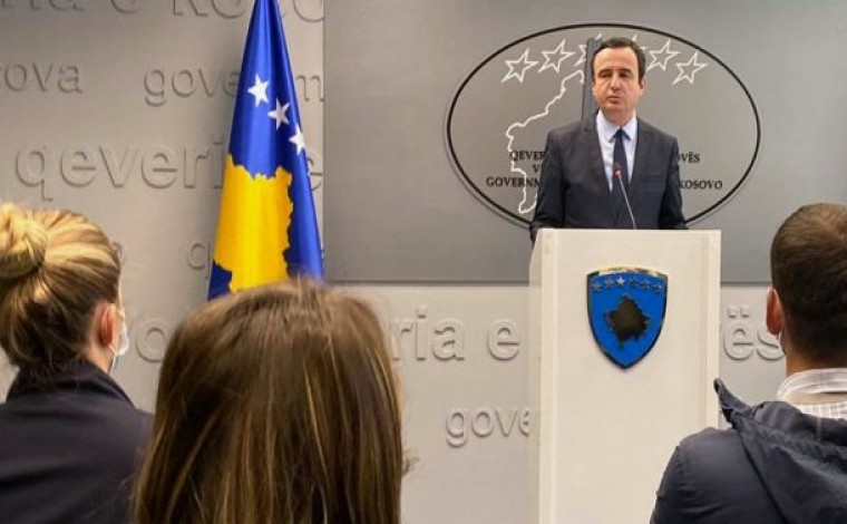 Kurti: Po shqyrtojmë mundësinë e kompensimit për targat për qytetarët e Luginës