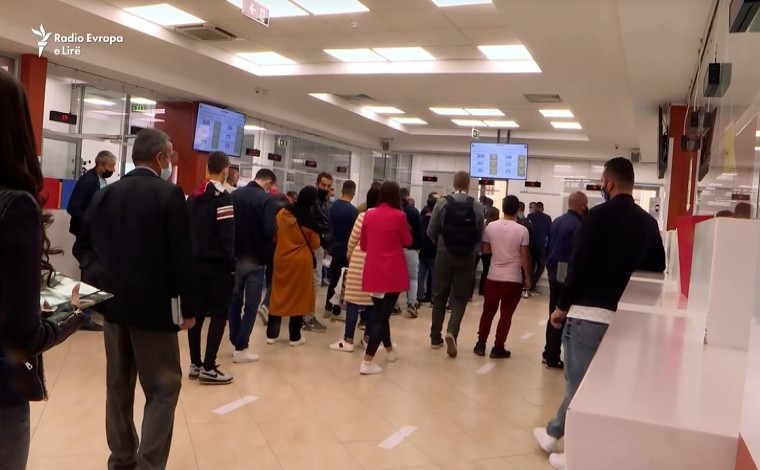 Lugina e Preshevës vrapon pas targave të përkohshme (video)