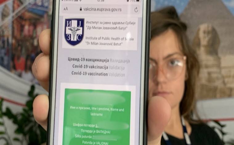 Serbia lanson pjesërisht certifikatat për COVID-19