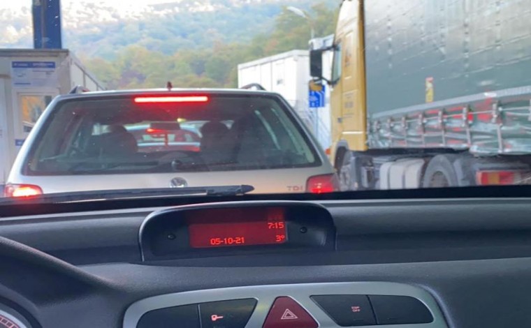 Kujdes me veturat e Luginës në Kosovë:  Nga sot, gjoba për ata që nuk vendosin etiketa në targa