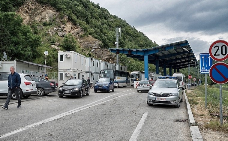 Policia e Kosovës ndalon një person te Dheu i Bardhë, nuk posedonte dëshmi të vaksinave anti COVID