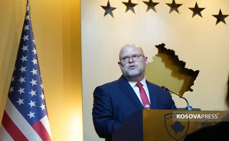 Ambasadori Hovenier në Kosovë: Ne e dimë ku është kufiri, është në veri të vendit, tani jam në Mitrovicë”