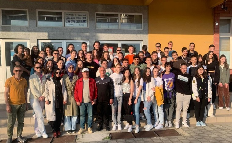 Përfundoi vizita e nxënësve nga Stambolli, u pritën nga shkolla e mesme "Sezai Surroi" në Bujanoc (foto)