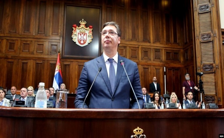 Pse Vuçiq po shtyn shpalljen e rezultateve të zgjedhjeve, paralajmërohen masa të ashpra ndaj Serbisë