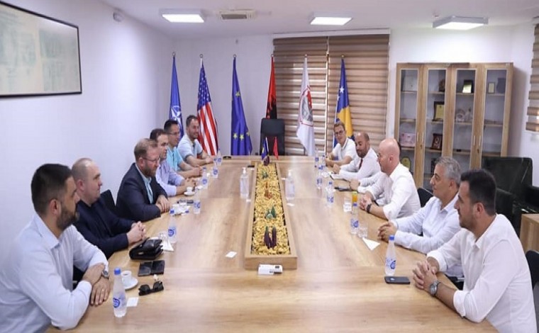 Salihu dhe Abazi mirëpriten në Shtime. Shkëmbim i eksperiencave në fushën e jetës publike me Preshevën (foto)