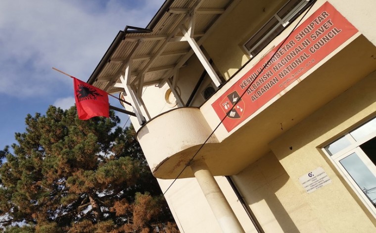 Kur është afati i konfirmimit të mandatit për anëtar të Këshillit Kombëtar Shqiptar (ligji)