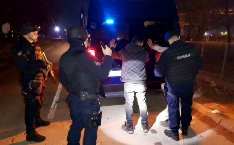 Në Preshevë policia arrestoi 2 persona, të dyshuar për kontrabandë me njerëz