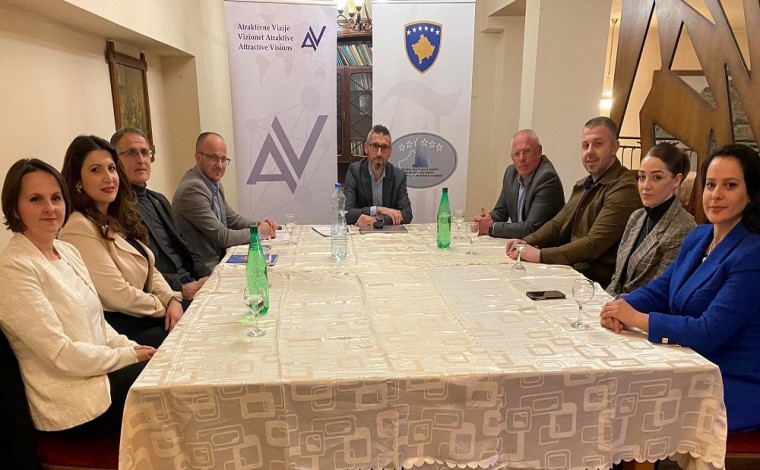 Mbahet tryeza e diskutimit  “Sfidat e arsimit shqip në Luginë të Preshevës” (video)
