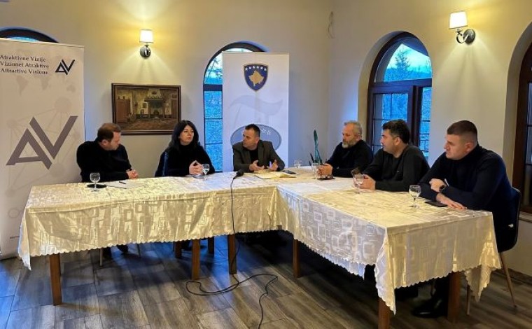 Tryezë diskutimi në Bujanoc: “Roli i mediave lokale, problemet dhe ruajtja e identitetit shqiptar” (video)