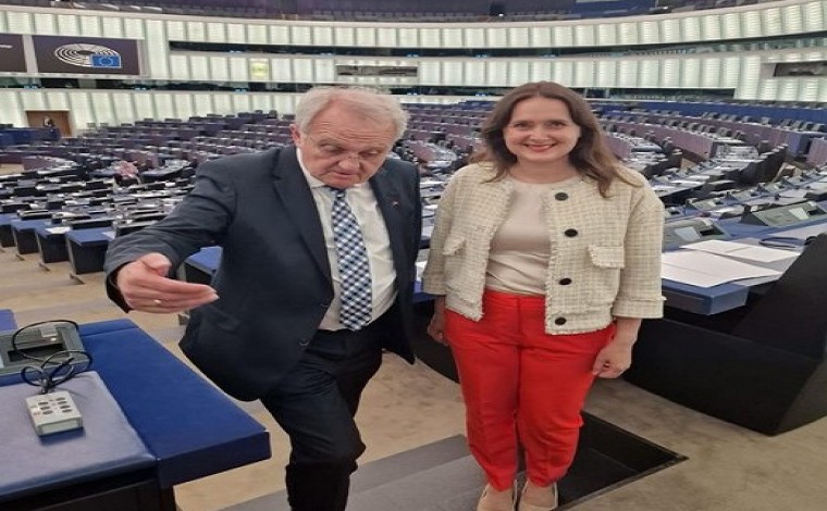 Flora Ferati publikon vizitën në institucionet evropiane në Strasburg (foto)