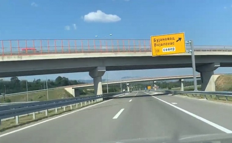 Policia gjobit holandezin me "Porsche" në shpejtësinë 250 kilometra në orë në rrugën afër Bujanocit