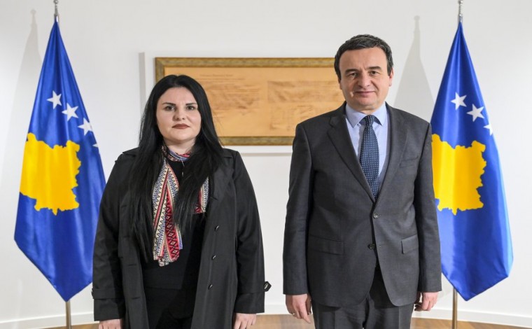Kurti takohet me Amina Nurajn, aktiviste e çështjes shqiptare në Sanxhak
