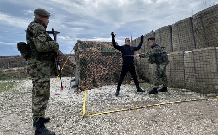 Stërvitja e njësisë së ushtrisë serbe afër Bujanocit për operacionin paqeruajtës të OKB-së