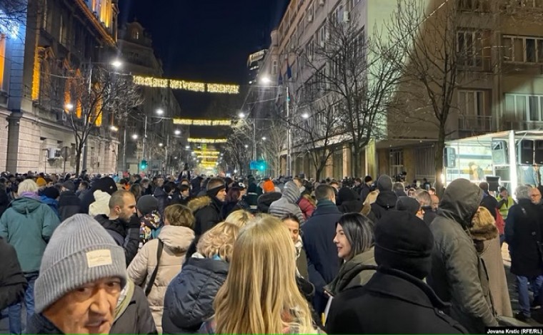 Serbi: Mijëra persona protestojnë kundër rezultatit zgjedhor