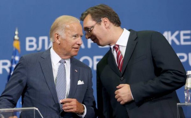 Biden inkurajon Vuçiqin të bëjë edhe kompromise me Kosovën