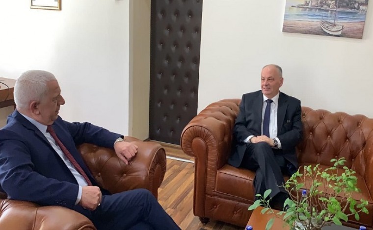 Arifi takon ambasadorin e Shqipërisë në Beograd, Canaj