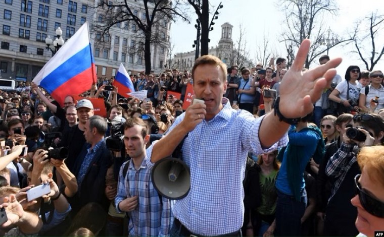 Profil: Kush ishte udhëheqësi opozitar rus, Aleksei Navalny, dyshohet se ka vdekur? (video)