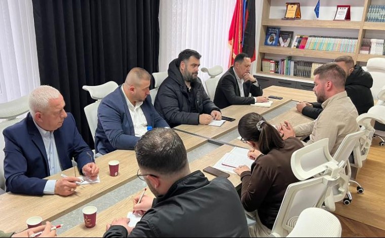 Shqiptarët kopjojnë partinë e Vuçiqit në Bujanoc, takime për “pasivizim politik”?