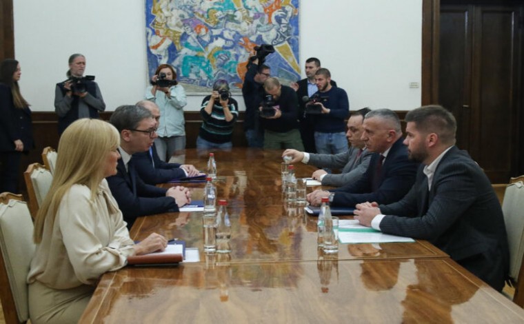 Vuçiq pas ndalimit të Sofronijeviqit: Do të arrestohen të gjithë ata që shkelin rendin kushtetues të Serbisë