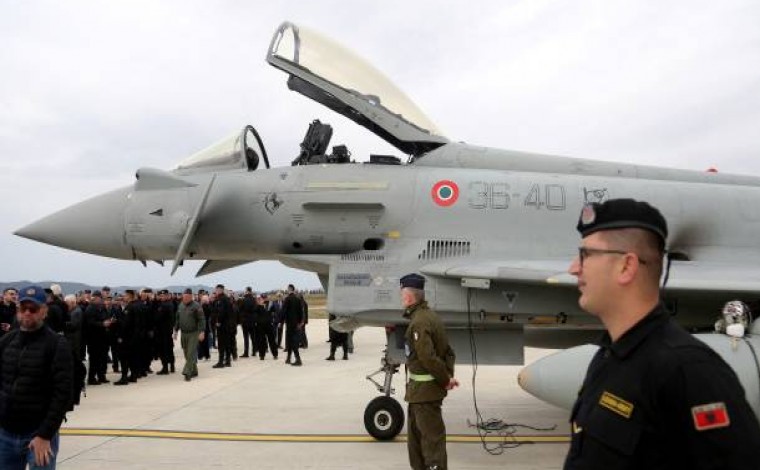 Baza e kohës sovjetike kthehet në qendër të NATO-s në Kuçovë të Shqipërisë (video)