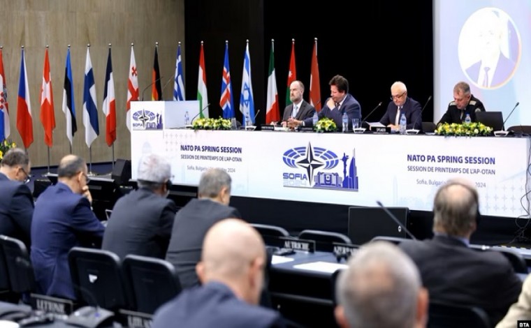 Serbia i kërkon NATO-s të mos ia avancojë statusin Kosovës