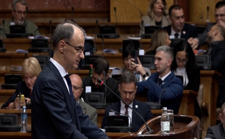 Miratohet qeveria e re në Serbi, me kryeministër Gjuro Macut
