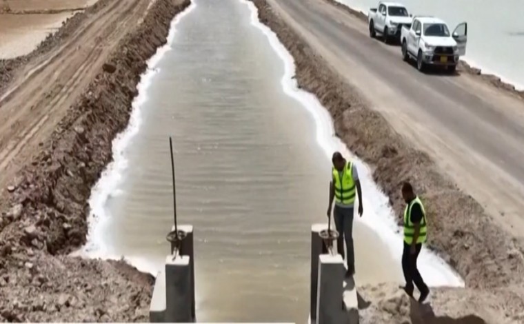 Si po e shfrytëzon qyteti irakian motin ekstrem për përfitime industriale (video)