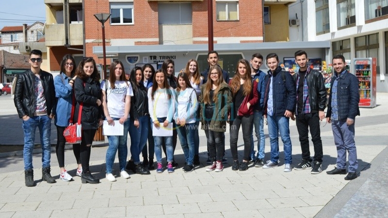 Nxënësit e shkollës "Sezai Surroi" në Bujanoc realizojnë një aksion kundër diskriminimit dhe paragjykimeve
