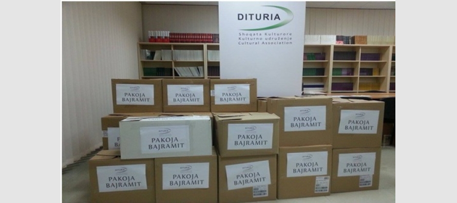 "Dituria" shpërndan pakot e Bajramit nga Turniri Humanitar
