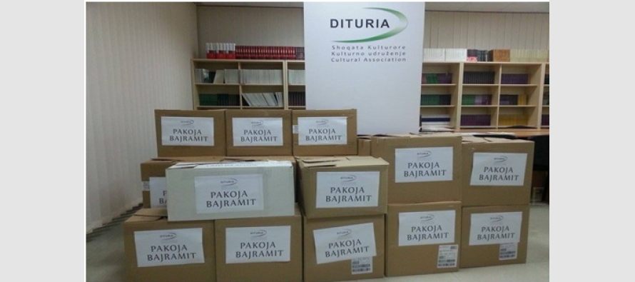 "Dituria" shpërndan pakot e Bajramit nga Turniri Humanitar