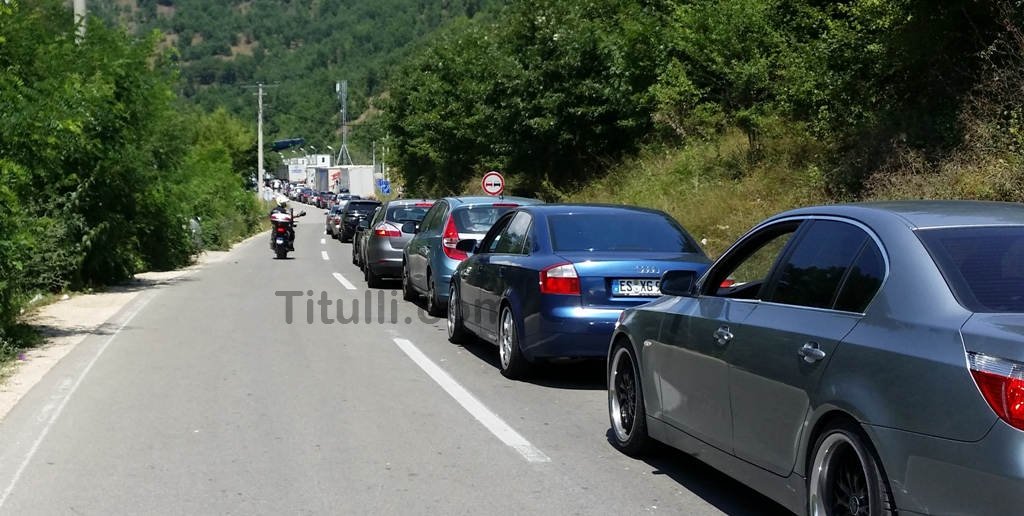 Edhe sot pritje të gjata për të hyrë dhe dalë nga Kosova