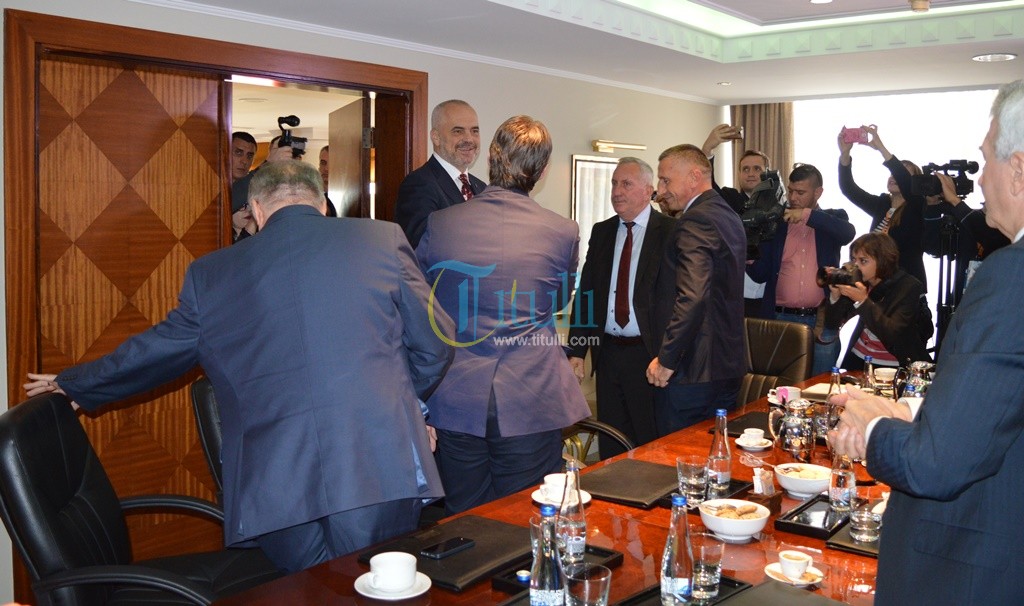Vuçiq: Prej lumit Ibër pjesë e Serbisë derisa pjesa jugore e Serbisë t'i bashkohet Kosovës